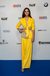 Lisa Tomaschewsky feet photo 19
