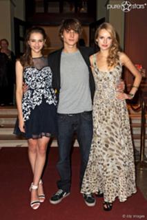 Lisa Vicari feet photo thumbnail