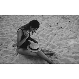 Lisa Vicari feet photo thumbnail