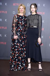 Lisa Vicari feet photo thumbnail