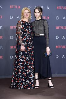 Lisa Vicari feet photo thumbnail