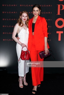 Lisa Vicari feet photo thumbnail