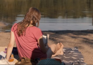 Lisa Vicari feet photo thumbnail