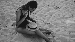 Lisa Vicari feet photo thumbnail