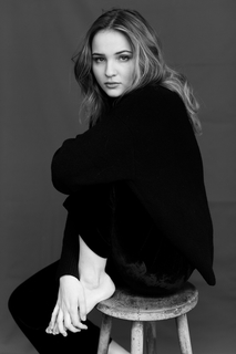 Lisa Vicari feet photo thumbnail