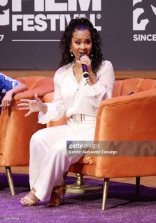 LisaRaye McCoy feet photo thumbnail