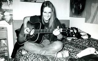 Lita Ford feet photo thumbnail