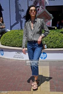 Liu Wen feet photo 4