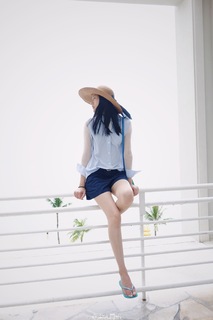 Liu Wen feet photo 4