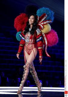 Liu Wen feet photo 8