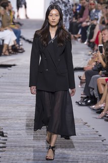 Liu Wen feet photo 3