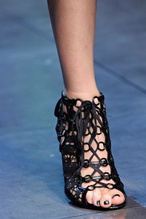 Liu Wen feet photo 1