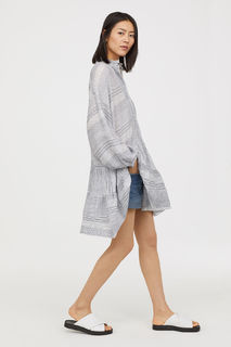 Liu Wen feet photo 1