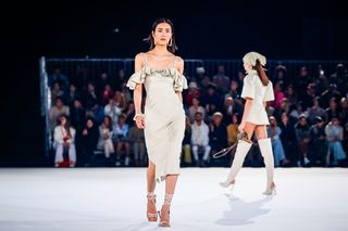 Liu Wen feet photo 1