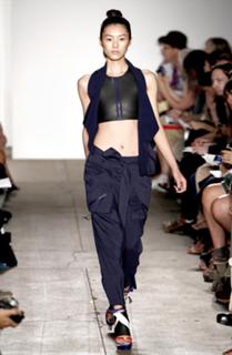 Liu Wen feet photo 4