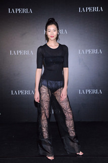 Liu Wen feet photo 19