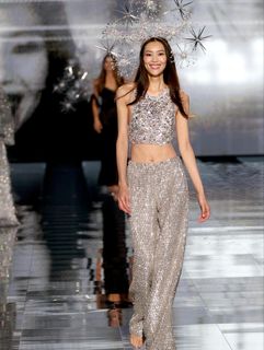 Liu Wen feet photo 5