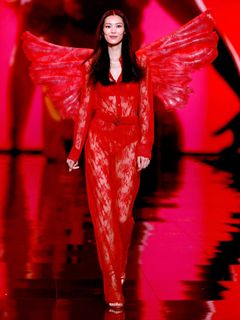 Liu Wen feet photo 4