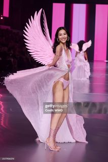 Liu Wen feet photo 2