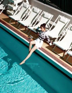 Liu Yifei feet photo thumbnail