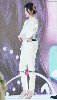 Liu Yifei feet photo thumbnail