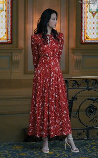 Liu Yifei feet photo thumbnail
