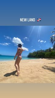 Liv Boeree feet photo 5