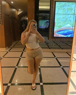 Liv Hanby feet photo 20