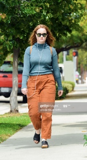 Liv Hewson feet photo 20