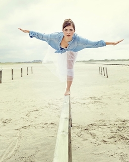 Liv Lisa Fries feet photo thumbnail