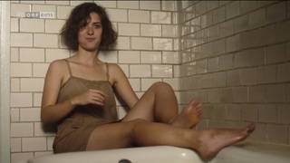 Liv Lisa Fries feet photo thumbnail