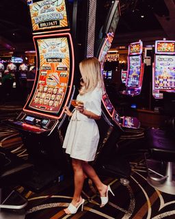 Liv Swearingen feet photo 20