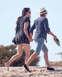 Liv Tyler feet photo thumbnail
