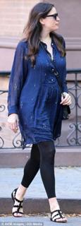 Liv Tyler feet photo thumbnail