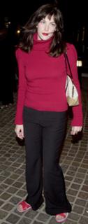Liv Tyler feet photo thumbnail