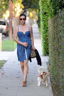 Liv Tyler feet photo thumbnail