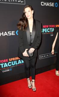 Liv Tyler feet photo thumbnail