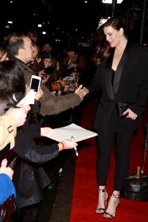 Liv Tyler feet photo thumbnail