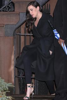Liv Tyler feet photo thumbnail