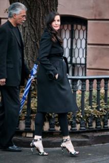 Liv Tyler feet photo thumbnail