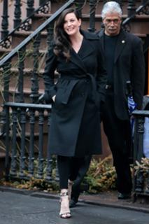 Liv Tyler feet photo thumbnail