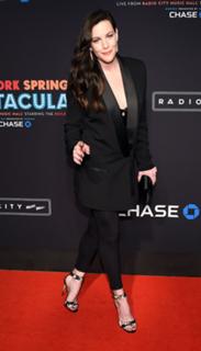 Liv Tyler feet photo thumbnail