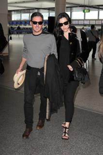 Liv Tyler feet photo thumbnail