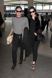 Liv Tyler feet photo thumbnail