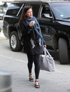 Liv Tyler feet photo thumbnail