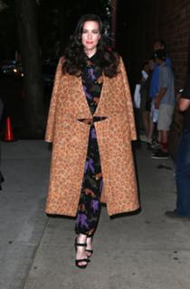 Liv Tyler feet photo thumbnail