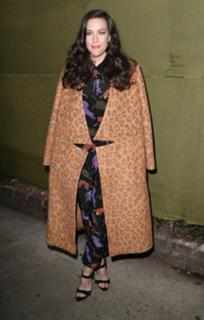 Liv Tyler feet photo thumbnail