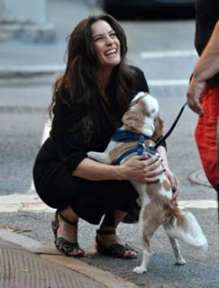Liv Tyler feet photo thumbnail