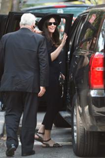 Liv Tyler feet photo thumbnail