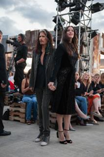 Liv Tyler feet photo thumbnail